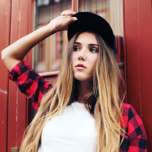 Contouring a Square Face Shape Using Hair Extensions