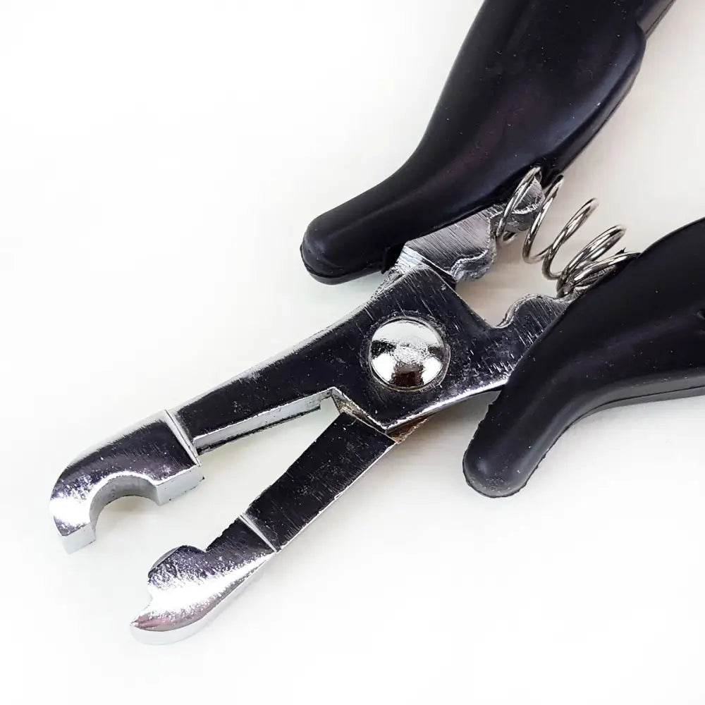 Close up of metal u-tip on pliers for making fusion hair extension tips