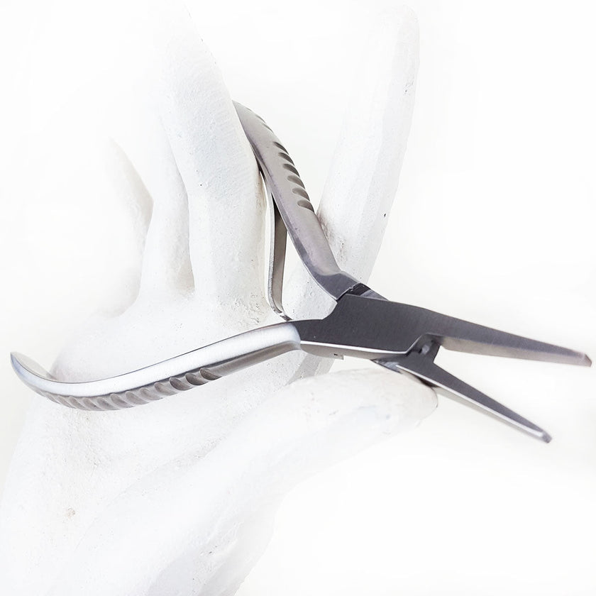 Stainless steel smooth linkies closer displayed in mannequin hand