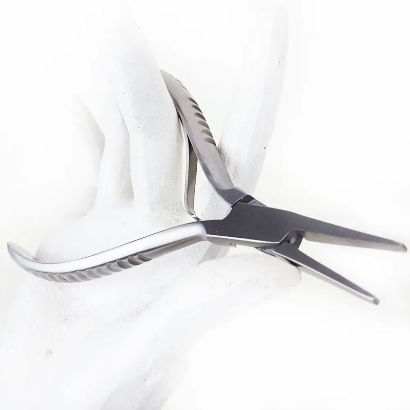 Stainless steel smooth linkies closer displayed in mannequin hand